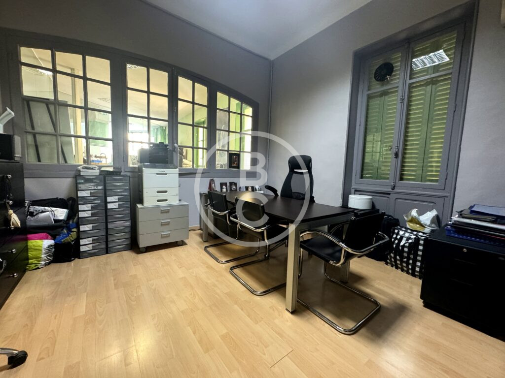 VERY BRIGHT ROOM