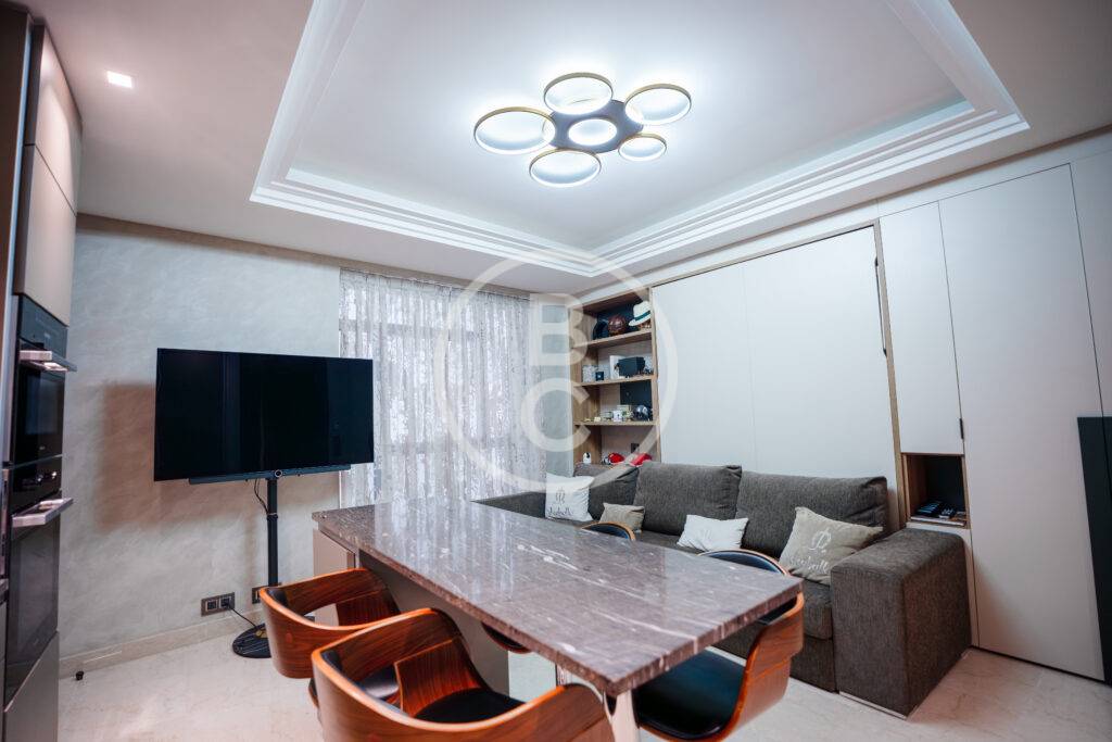 LARGE STUDIO IN A LUXURY RESIDENCE