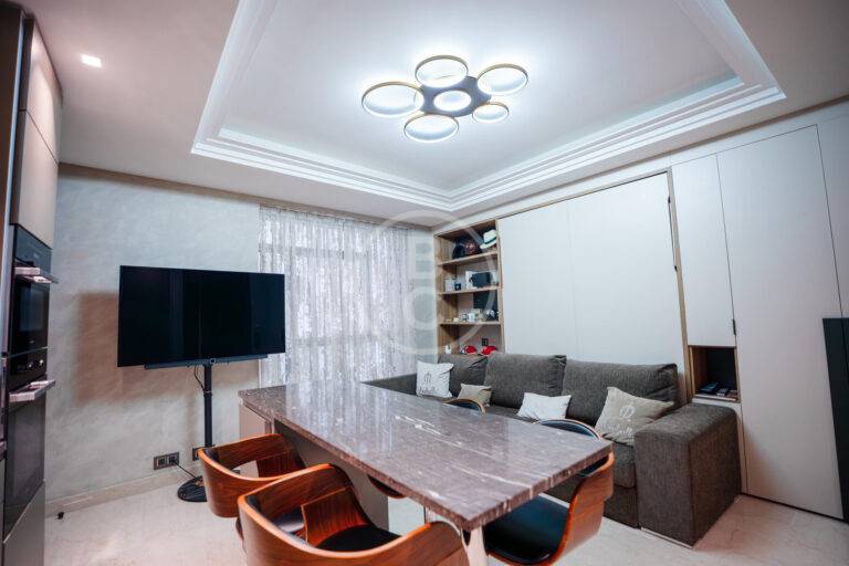 LARGE STUDIO IN A LUXURY RESIDENCE
