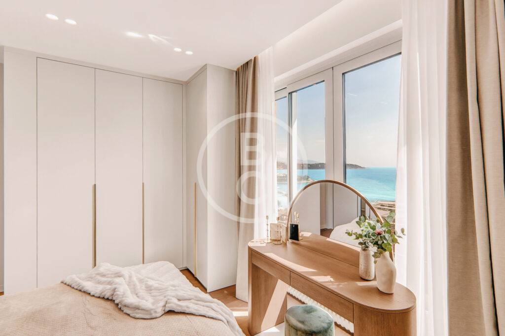 STUNNING FULLY RENOVATED CENTRAL 3-BEDROOM APARTMENT