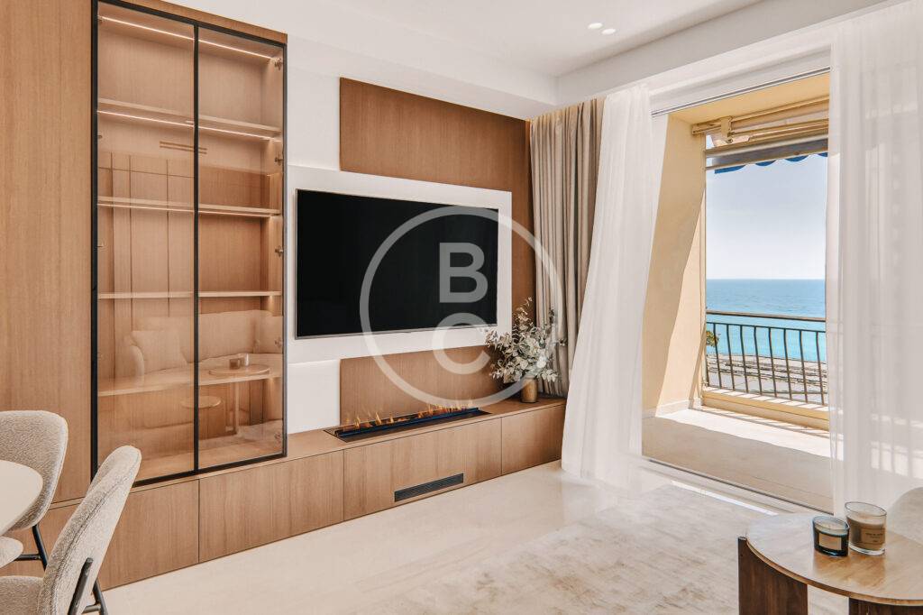 STUNNING FULLY RENOVATED CENTRAL 3-BEDROOM APARTMENT