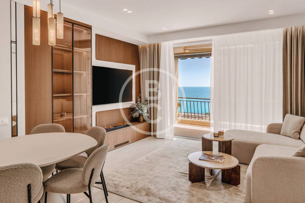 STUNNING FULLY RENOVATED CENTRAL 3-BEDROOM APARTMENT