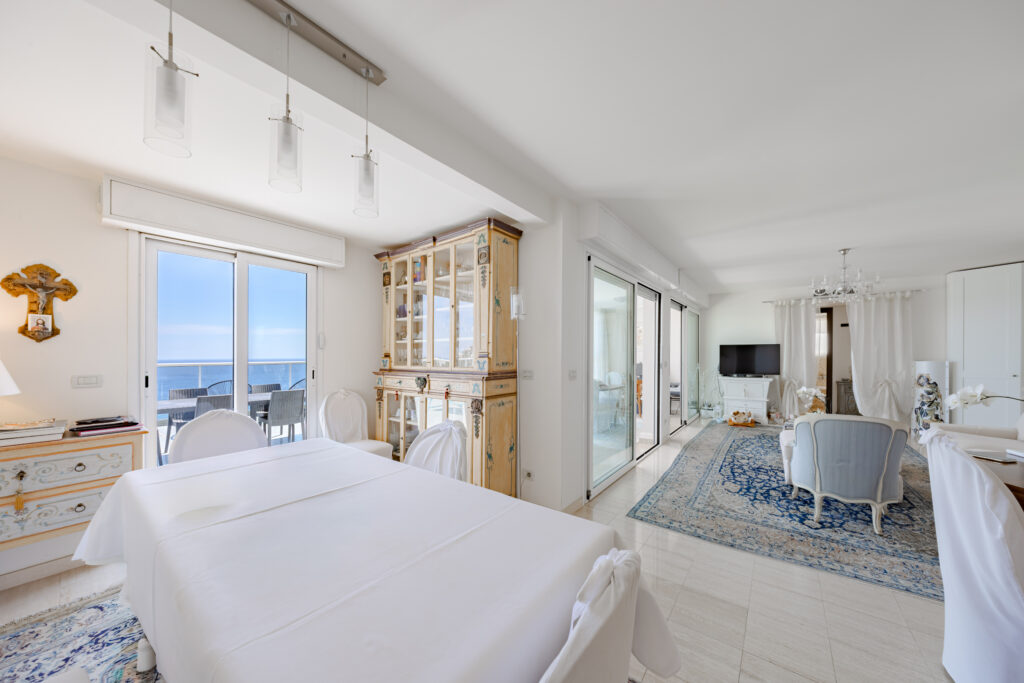 UNIQUE 3 BEDROOM SEA VIEW CLOSE TO MONACO