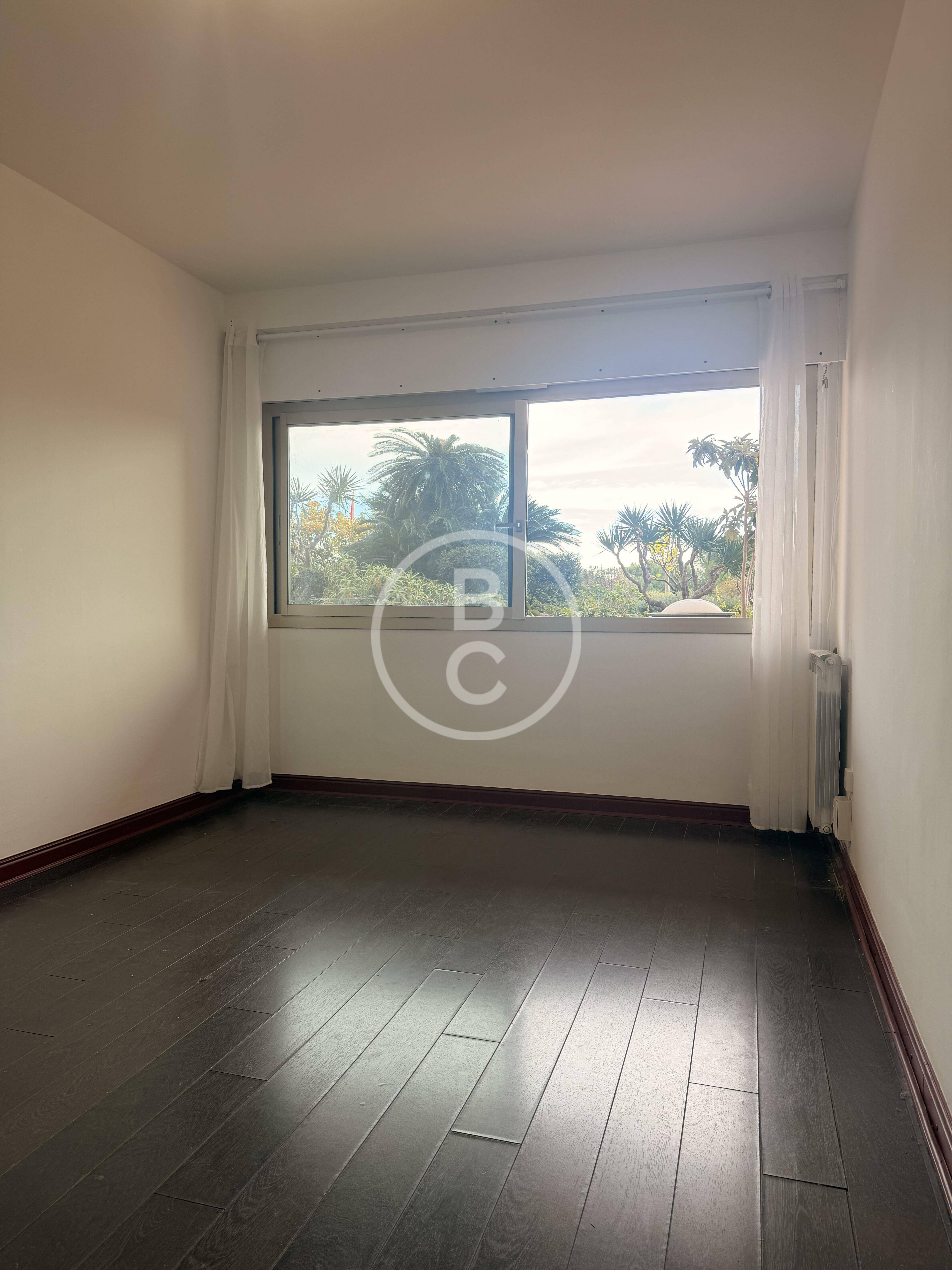 RENOVATED MIXED-USE OFFICE