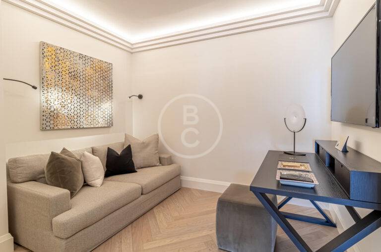 LUXURIOUS 2 ROOM APARTMENT