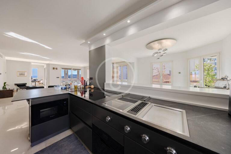 MAGNIFICENT 4 BEDROOMS CLOSE TO THE BEACHES