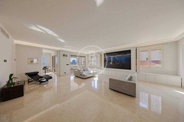 MAGNIFICENT 4 BEDROOMS CLOSE TO THE BEACHES