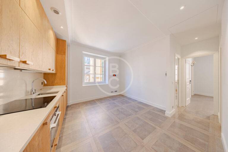 GORGEOUS 2 BEDROOM ON THE ROCK
