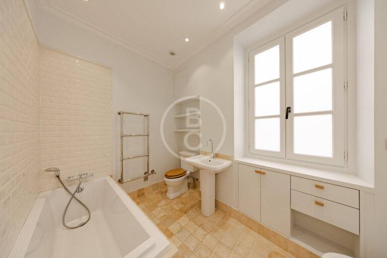 GORGEOUS 2 BEDROOM ON THE ROCK