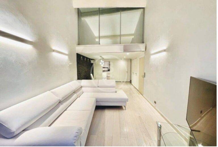 2/3 ROOM APARTMENT ON THE RAMPARTS