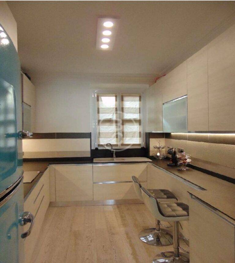 2/3 ROOM APARTMENT ON THE RAMPARTS