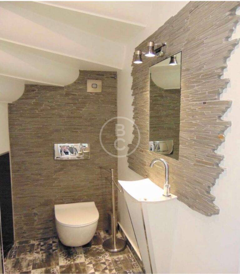 2/3 ROOM APARTMENT ON THE RAMPARTS