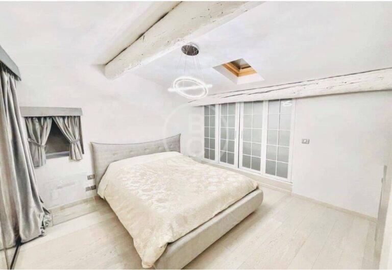 2/3 ROOM APARTMENT ON THE RAMPARTS