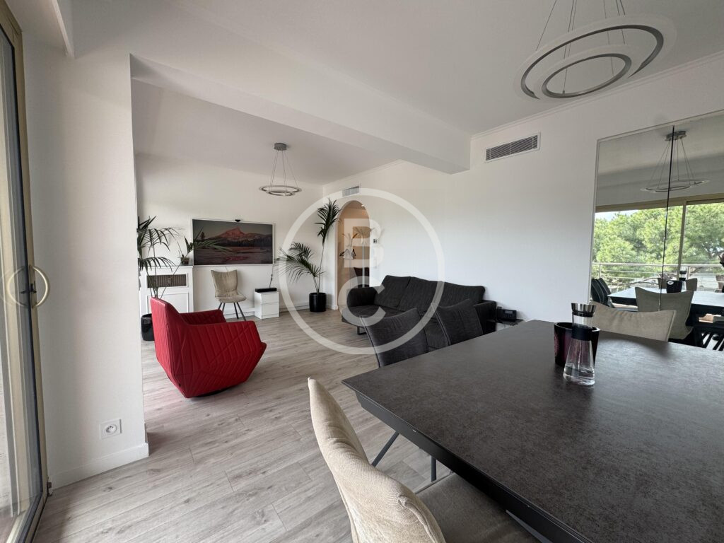 2 BEDROOM WITH HARBOUR VIEW