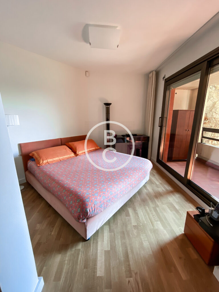 LARGE 3 BEDROOM APARTMENT WITH SEA VIEW