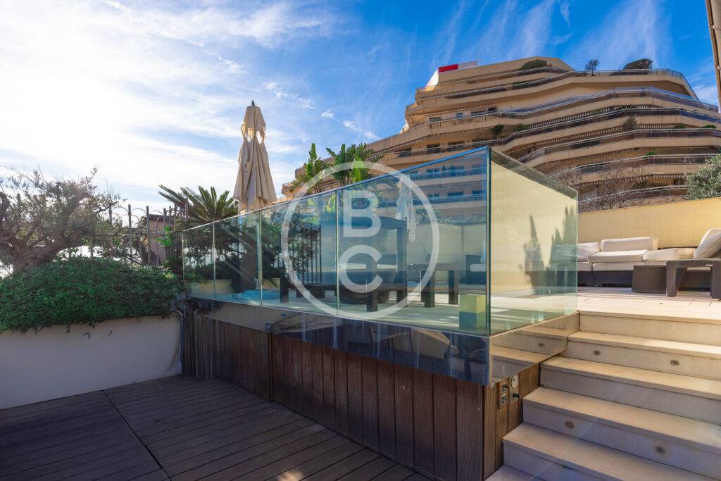 MAGNIFICENT PENTHOUSE WITH SEA VIEW