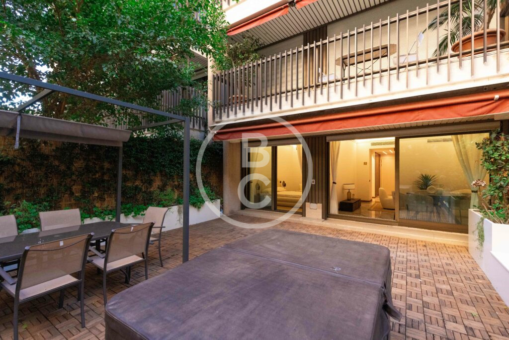 BEAUTIFUL 2 ROOMS COMPLETELY RENOVATED
