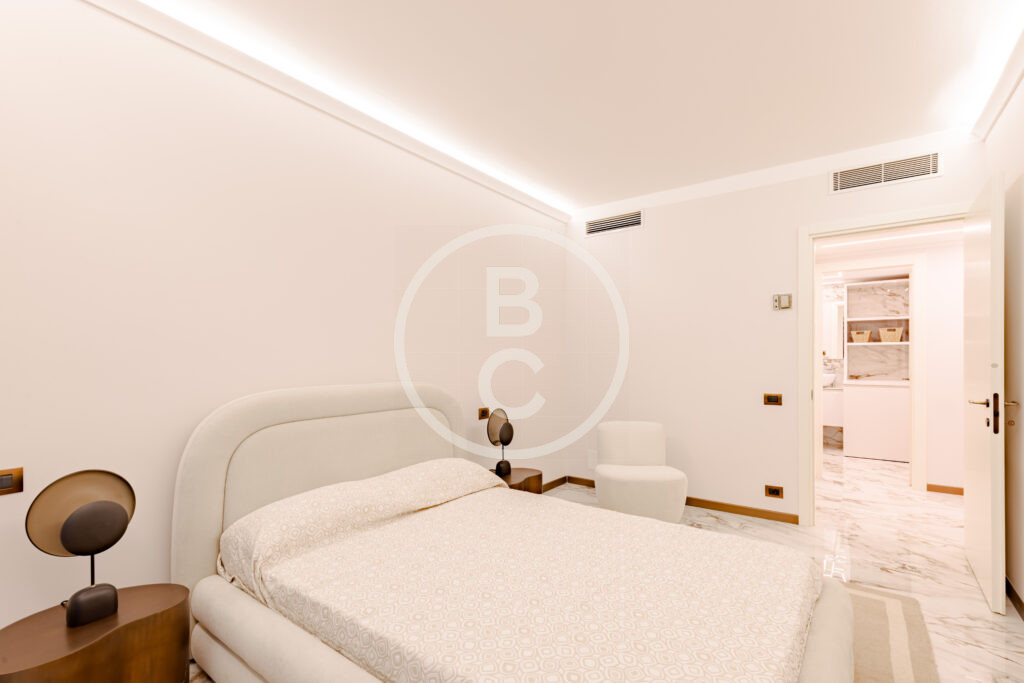 BEAUTIFUL 2 ROOMS COMPLETELY RENOVATED