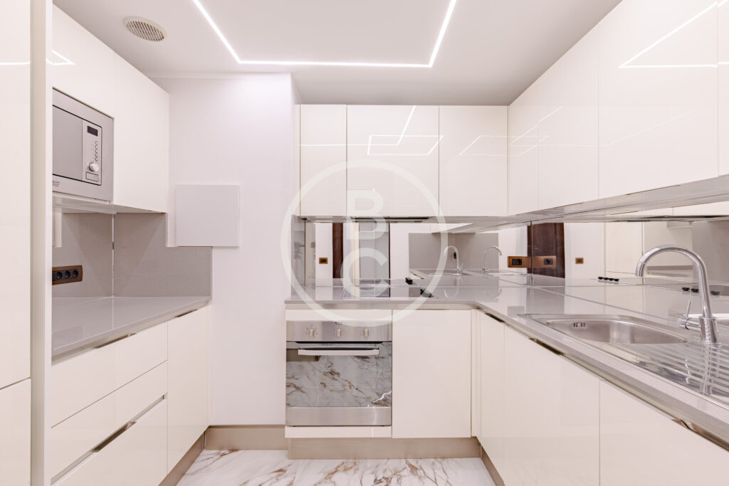 BEAUTIFUL 2 ROOMS COMPLETELY RENOVATED