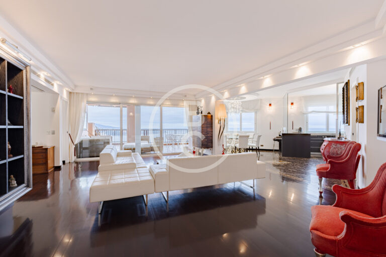 SPACIOUS FOUR-BEDROOM WITH SEA VIEW