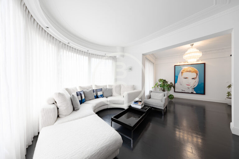 MAGNIFICENT 3 BEDROOM RENOVATED