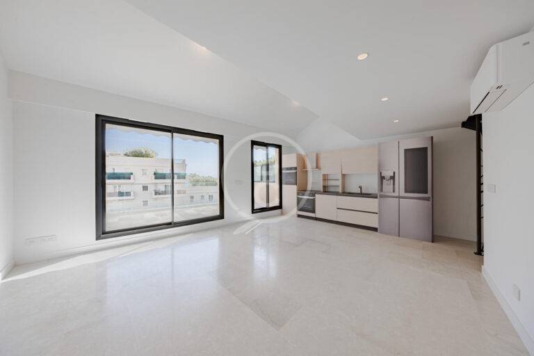 MAGNIFICENT 3 BEDROOM RENOVATED