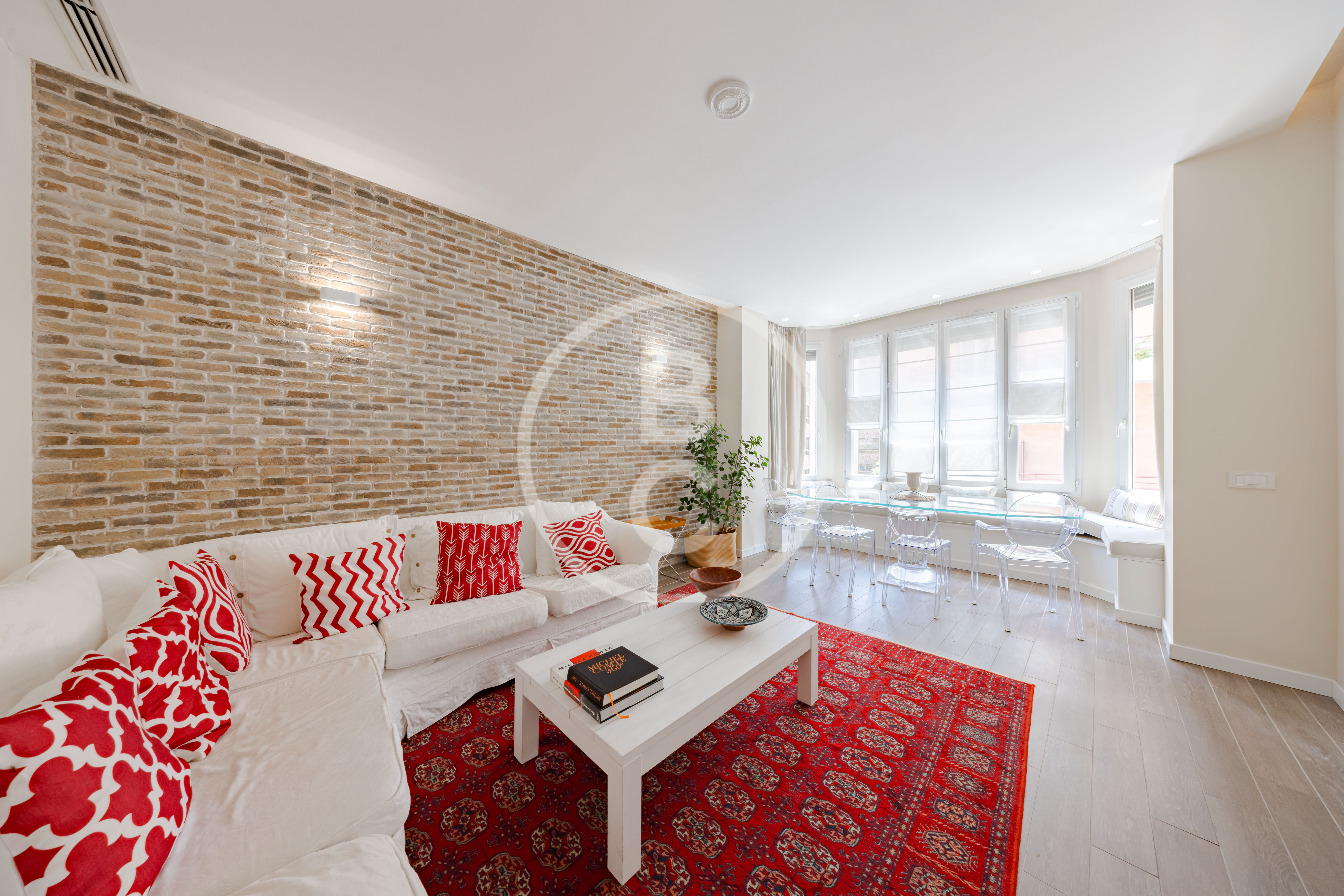 4 ROOM CENTRAL RENOVATED