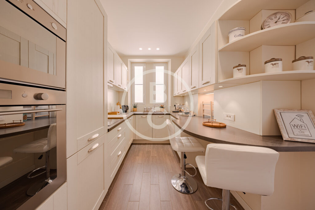 4 ROOM CENTRAL RENOVATED