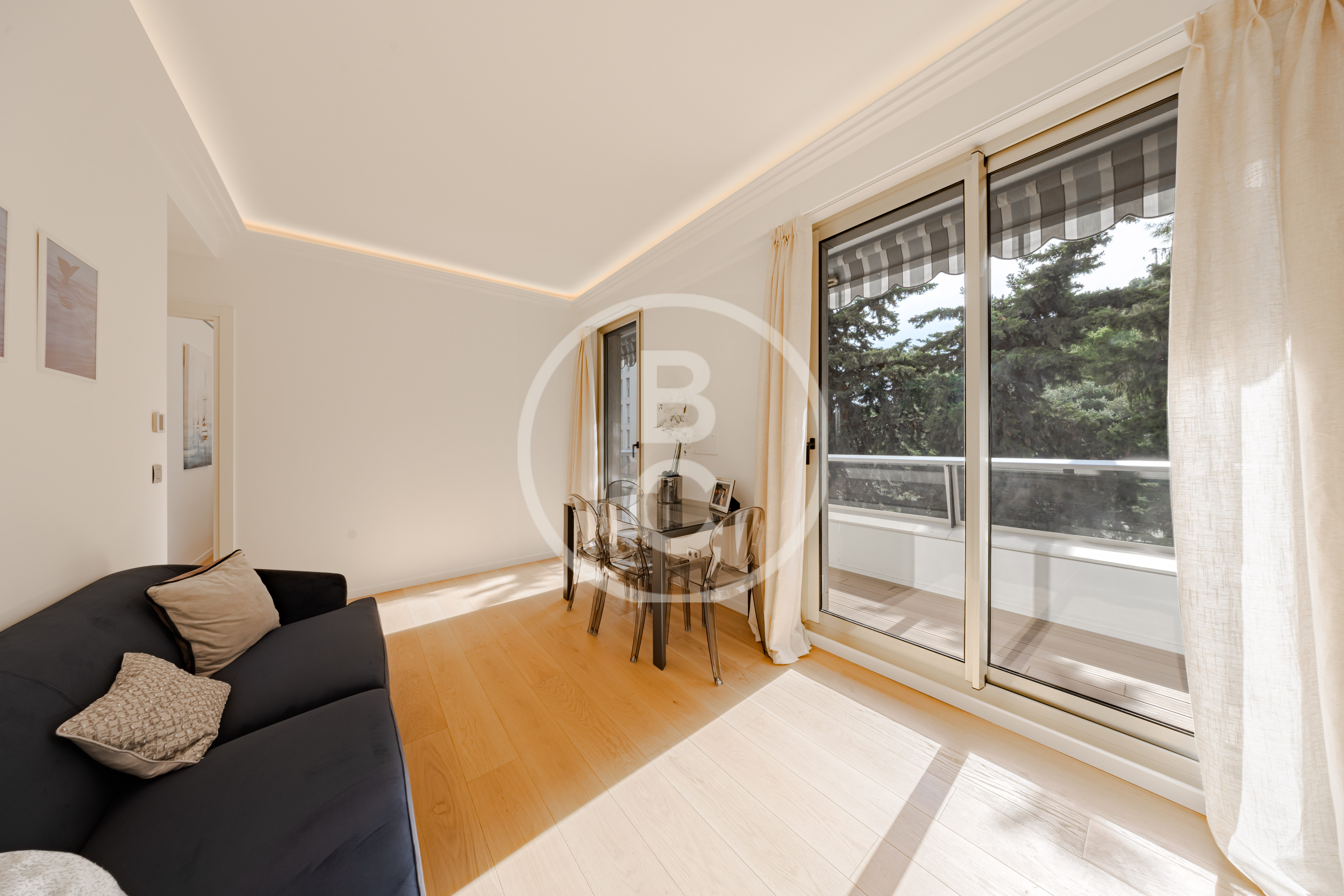 CHARMING RENOVATED 2-BEDROOM APARTMENT