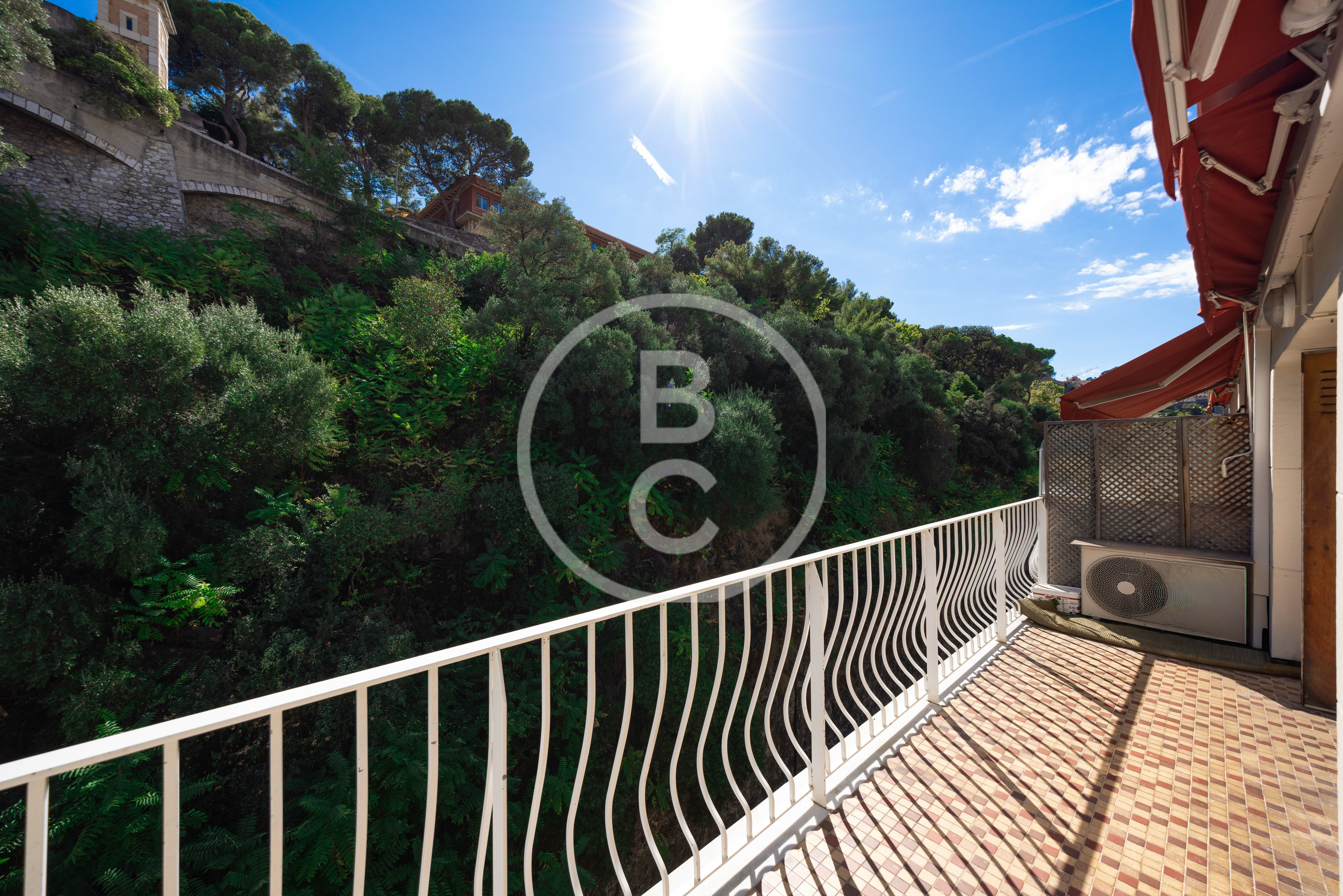 BEAUTIFUL 3 ROOM CENTER