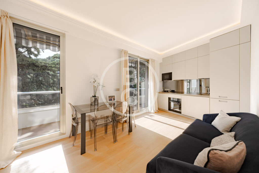 CHARMING RENOVATED 2-BEDROOM APARTMENT