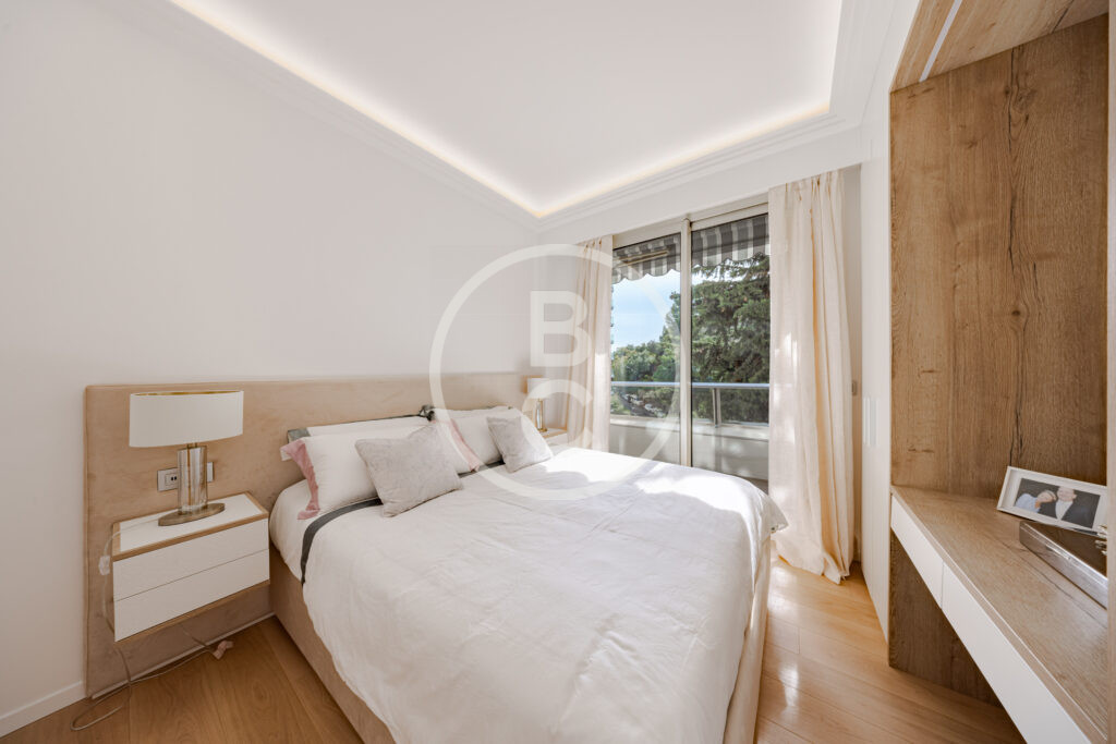 CHARMING RENOVATED 2-BEDROOM APARTMENT