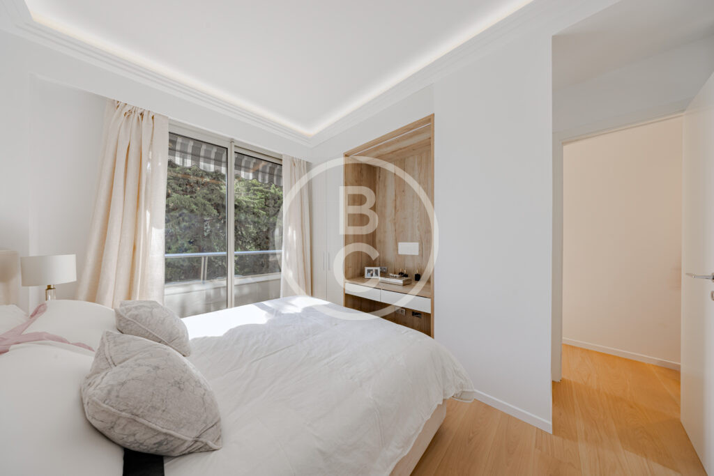 CHARMING RENOVATED 2-BEDROOM APARTMENT