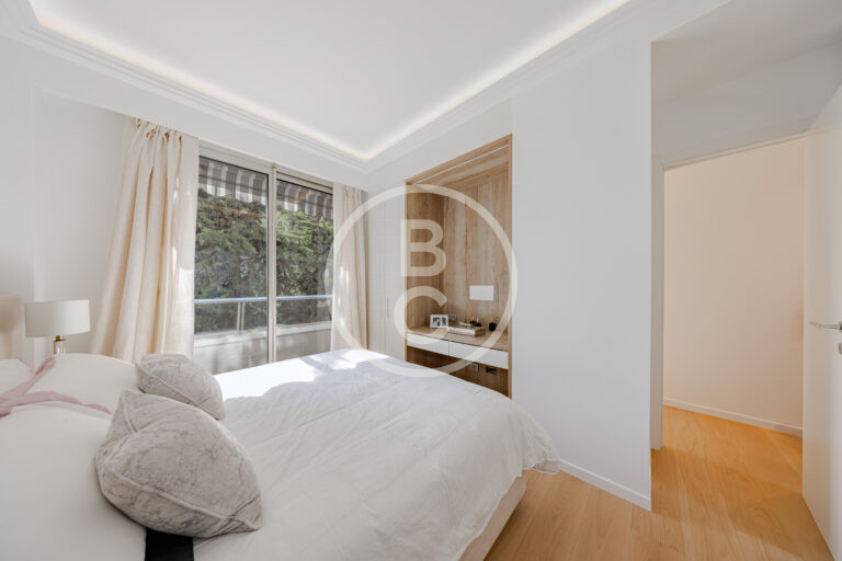 CHARMING RENOVATED 2-BEDROOM APARTMENT