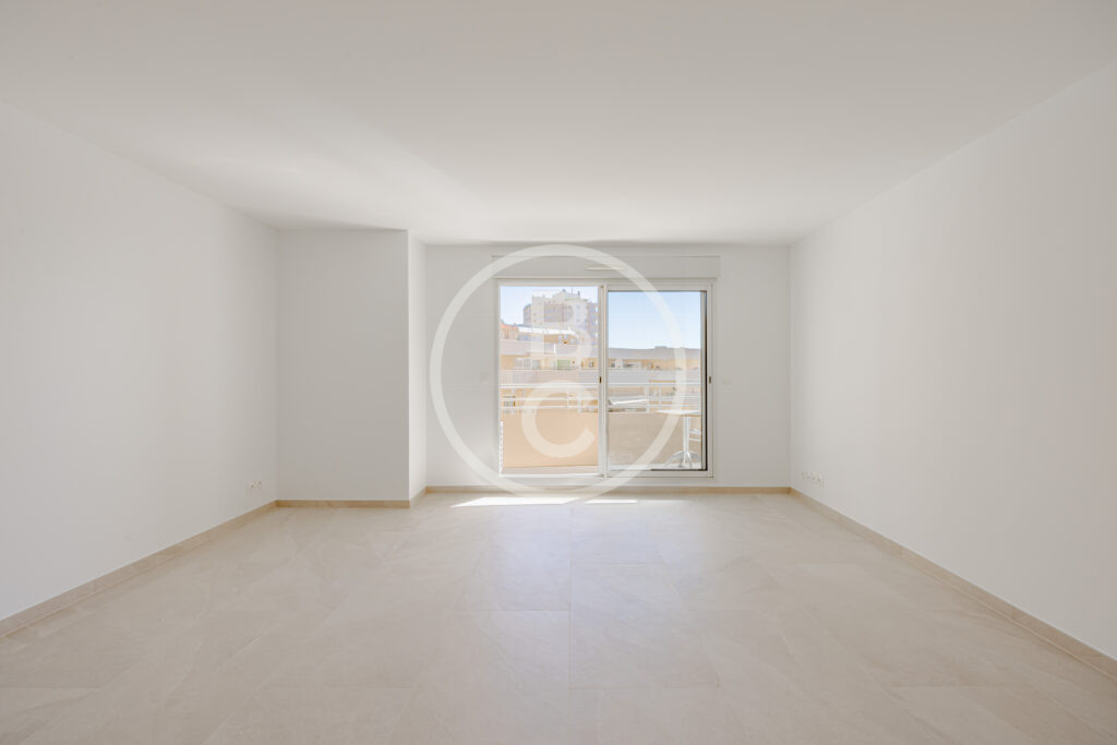 LARGE STUDIO BORDERING MONACO
