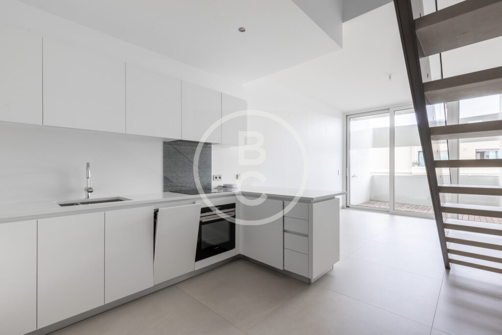BEAUTIFUL 2 ROOMS DUPLEX