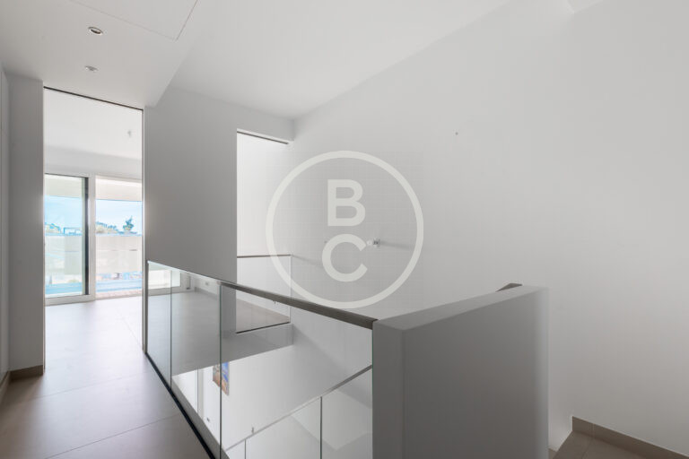 BEAUTIFUL 2 ROOMS DUPLEX