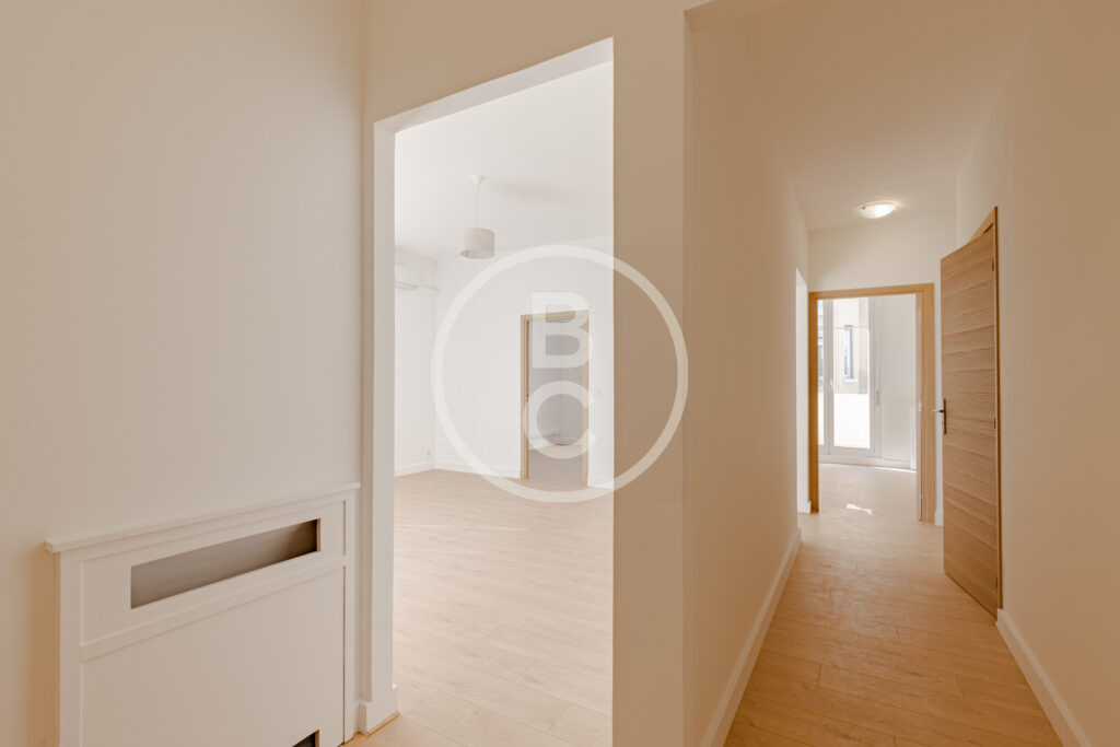 2 BEDROOM APARTMENT - BD DES MOULINS