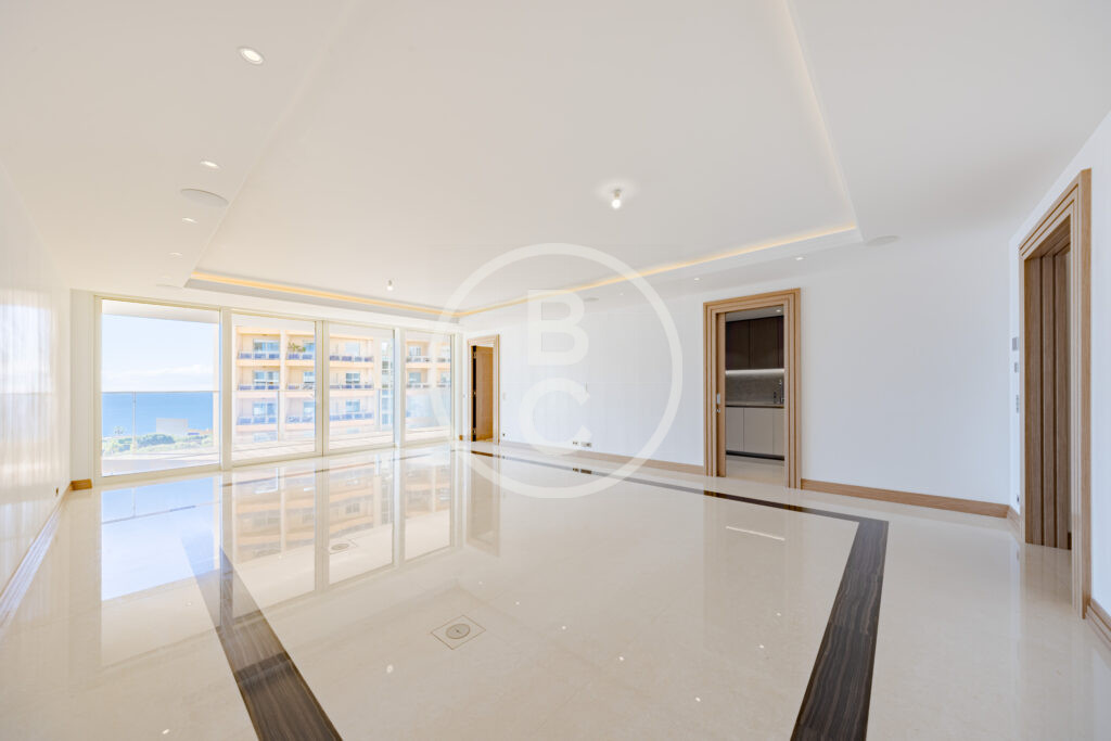 LUXURIOUS 3 BEDROOM APARTMENT