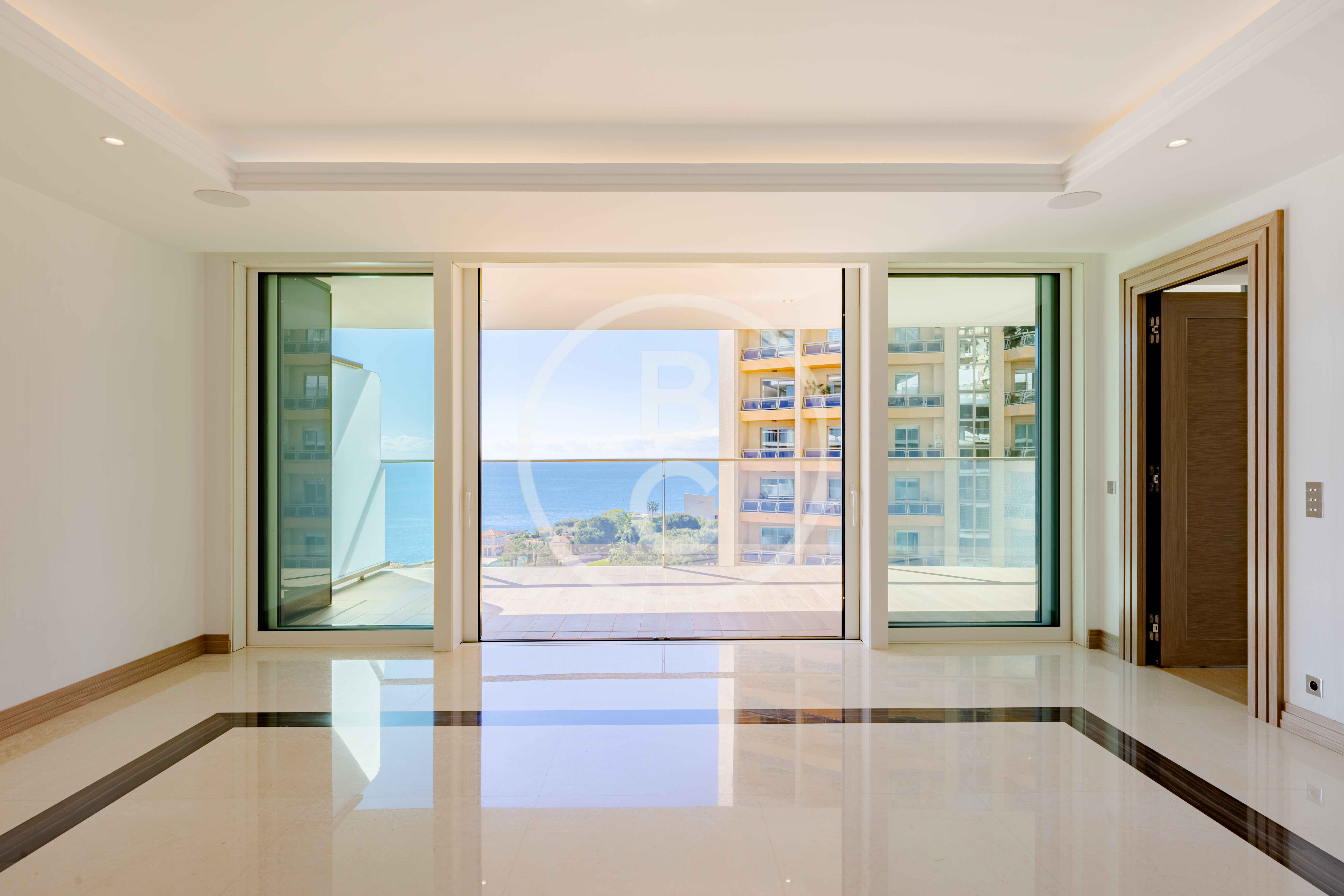 LUXURIOUS 3 BEDROOM APARTMENT