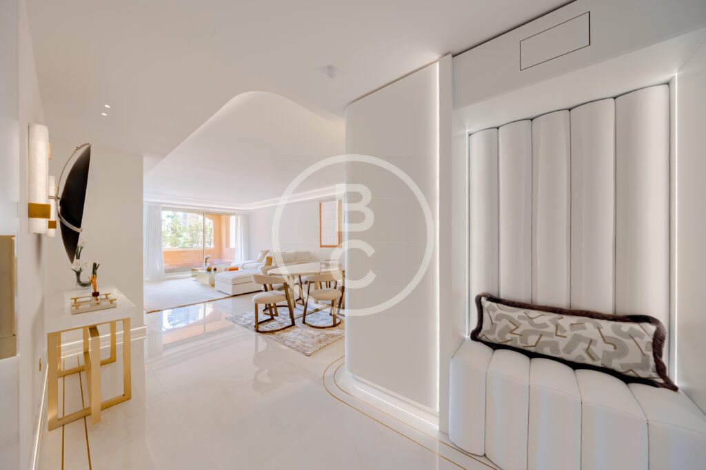 TASTEFULLY RENOVATED 3-BEDROOM APARTMENT