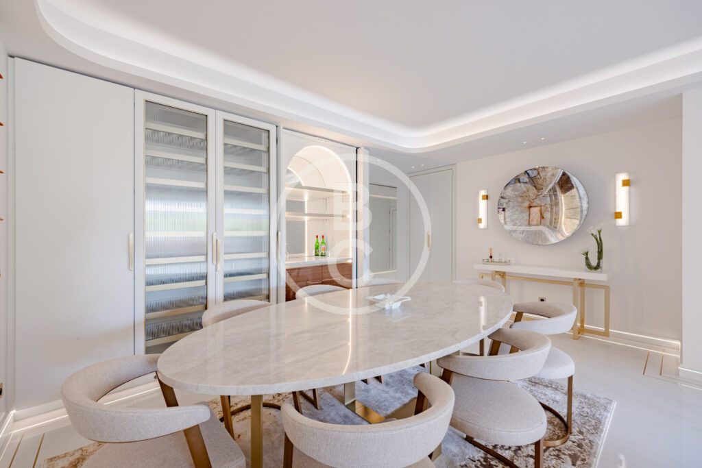 TASTEFULLY RENOVATED 3-BEDROOM APARTMENT