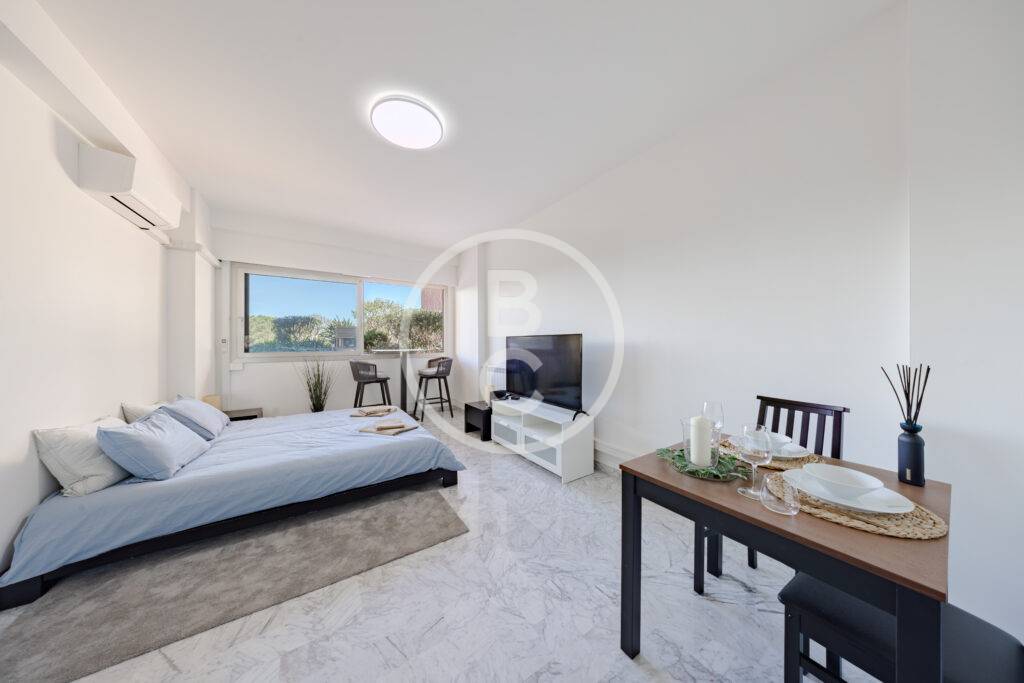 RENOVATED MIXED-USE APARTMENT