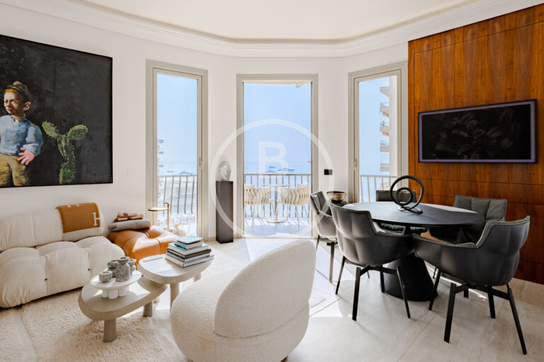 LUXURIOUS ONE BEDROOM APARTMENT WITH STUDY – TOP FLOOR
