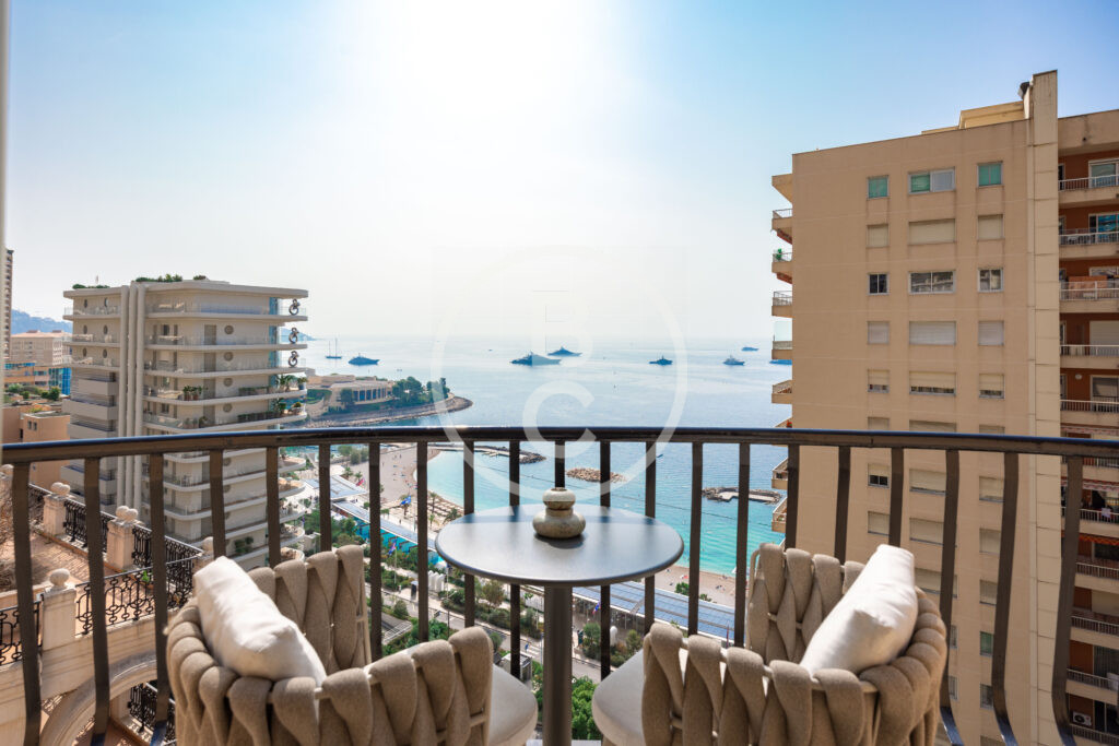 LUXURIOUS ONE BEDROOM APARTMENT WITH STUDY - TOP FLOOR