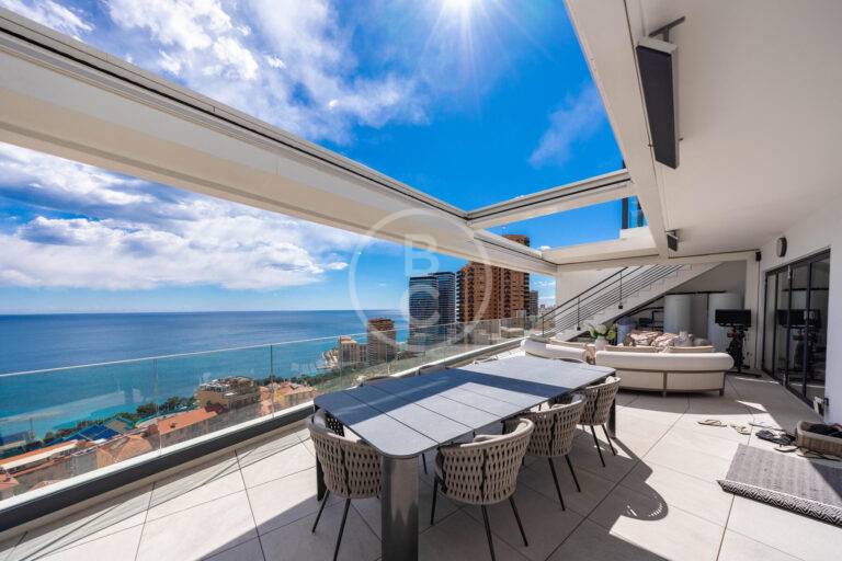 RENOVATED PENTHOUSE NEAR MONACO WITH SEA VIEW ON