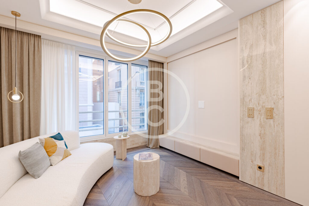 RENOVATED & DECORATED PIED-À-TERRE