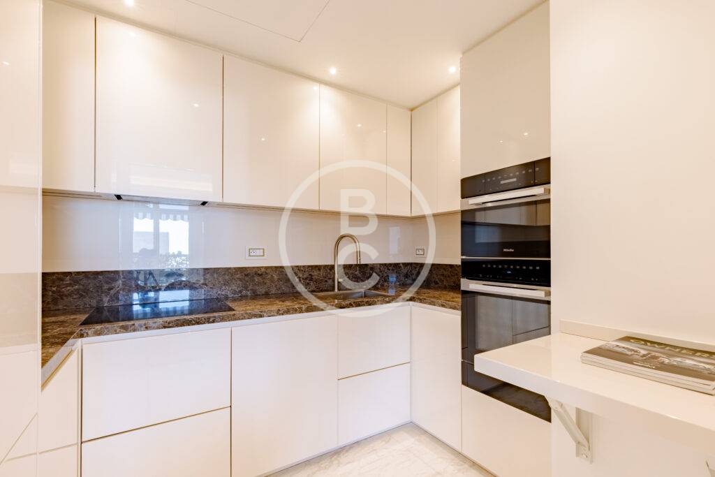 MAGNIFICENT 4 ROOM APARTMENT