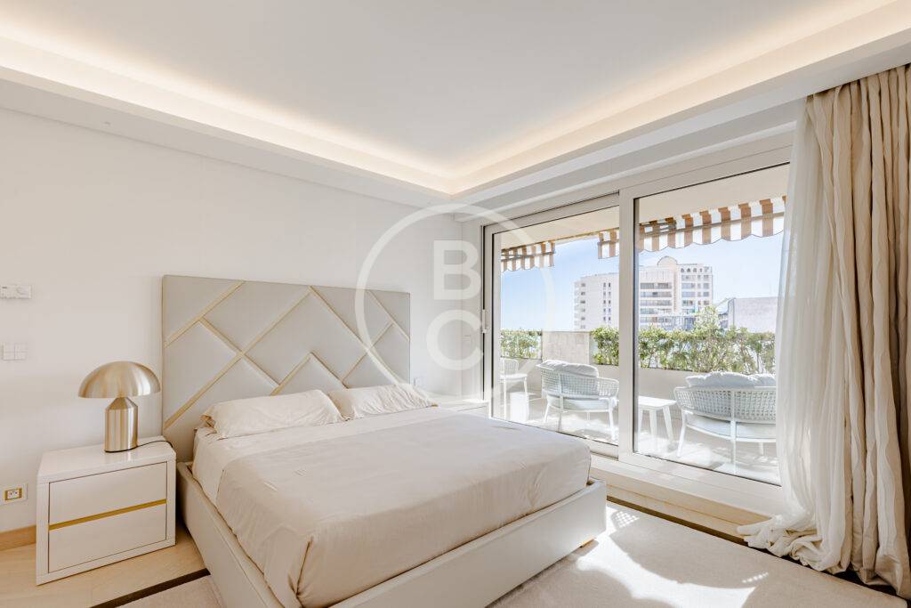 MAGNIFICENT 4 ROOM APARTMENT