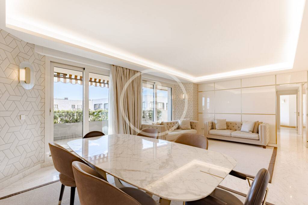 MAGNIFICENT 4 ROOM APARTMENT